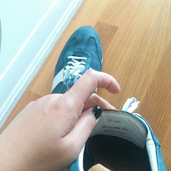 Sneakers - Picture 3 of 4